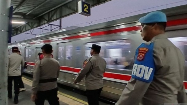 Polisi Cegat Massa Aksi di Stasiun Kereta: Pelajar SMP-SMA Jadi Target