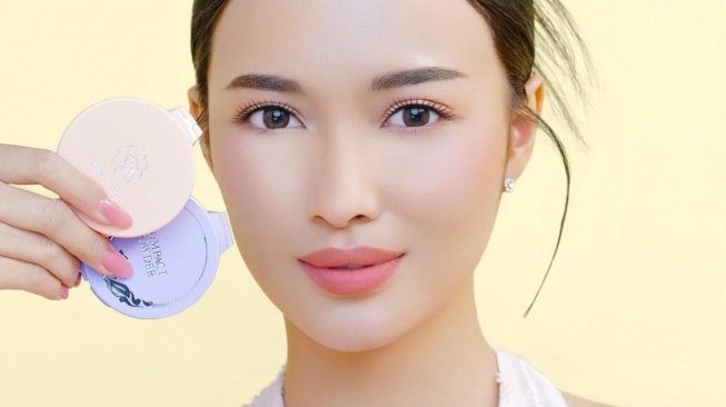 2 Tips Mengakali Salah Shade Bedak Padat Viva Cosmetics agar Tetap Terpakai