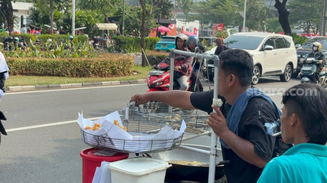 Cuan Berkat Unjuk Rasa, Pedagang Kopi hingga Gorengan Panen Omzet