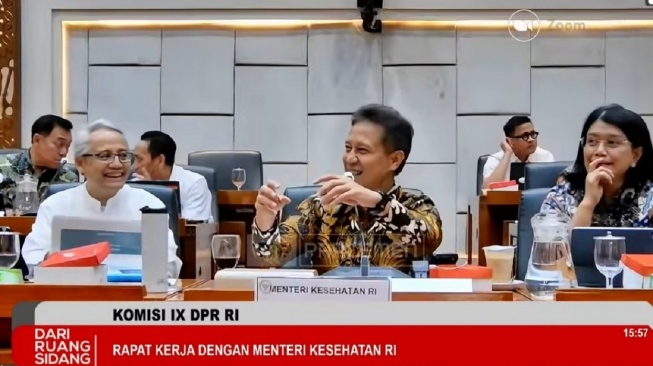 Massa Demo di Senayan Makin Ramai, Raker DPR Bersama Menkes Diakhiri Lebih Awal