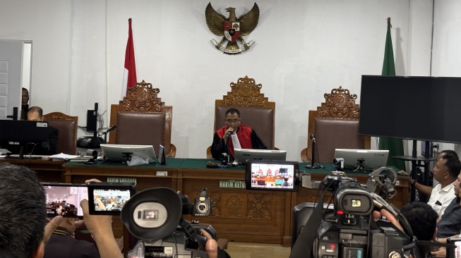 Hakim Sebut Ada Dugaan Febrie Terima Uang Rp40 Miliar dari Tan Kian