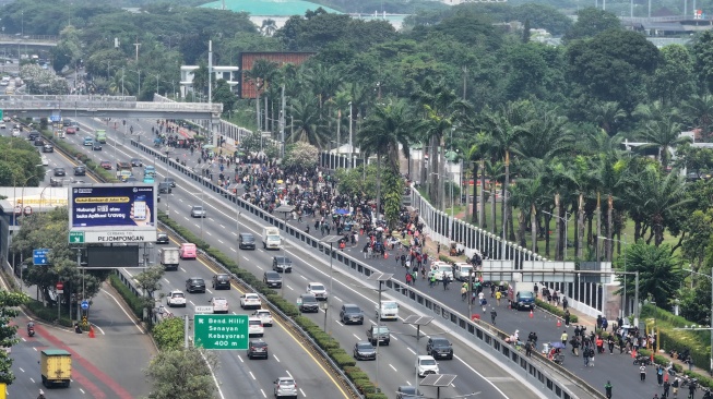 Terkini! Pantauan Drone Suasana Demo 27 Agustus di Depan DPR/MPR RI