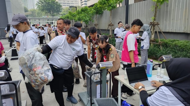 Olahraga Sambil Memungut Sampah, Tren Gaya Hidup dari Jepang yang Bikin Warga Jakarta Ikut Bergerak