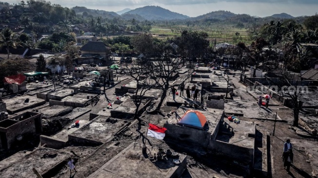 'Kami Tak Akan Hilangkan Nilai Tradisional', Komitmen Warga Sade Bangkit dari Puing Kebakaran