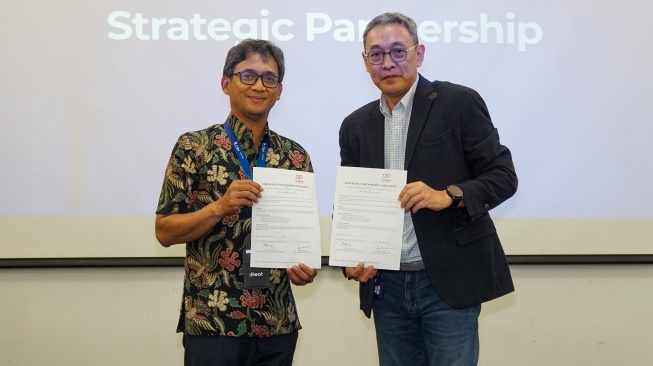 Commerce Director PT Cyberindo Aditama (CBN) Dedy Handoko (kiri) bersama Channel Lead Crayon Indonesia and Philippines (Distributor Wasabi Technologies) Kustiawan Kusumo usai menandatangani kerja sama antara CBN dan Wasabi Technologies di Jakarta, Kamis (27/8/2026). [handout]