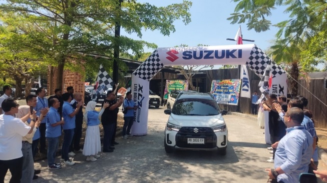 Penyerahan Suzuki XL7 kepada konsumen di Yogyakarta (IST)