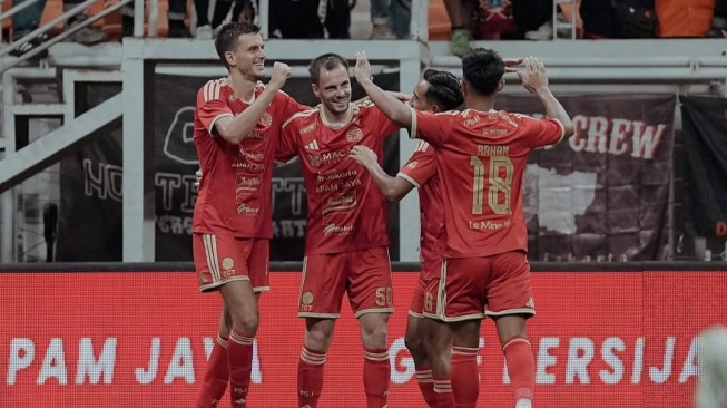 Persija Hancurkan Brisbane Roar di JIS