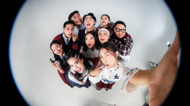 Senandung Gugusan Bintang, Perjalanan Baru Jakarta Movin Allstars di Luar Panggung Teater Musikal