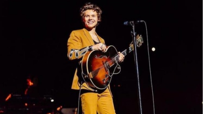 Harry Styles Bongkar Rutinitas Rahasia Usai Konser, Beneran Langsung Telanjang?