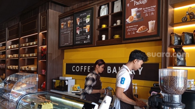 Suasana Coffee Shop dan outlet Pie Susu Sissy yang terletak di Jalan Sesetan, Denpasar, Bali [Suara.com/Eviera Paramita Sandi] 