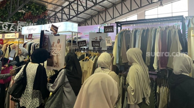 Bazaar Locapop di AEON Mall Tanjung Barat, Jakarta Selatan pada Jumat, 28 Agustus 2026. (Suara.com/Dini Afrianti Efendi)