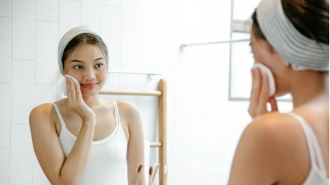 4 Micellar Water Buat Remaja untuk Rawat Skin Barrier Tanpa Menguras Dompet