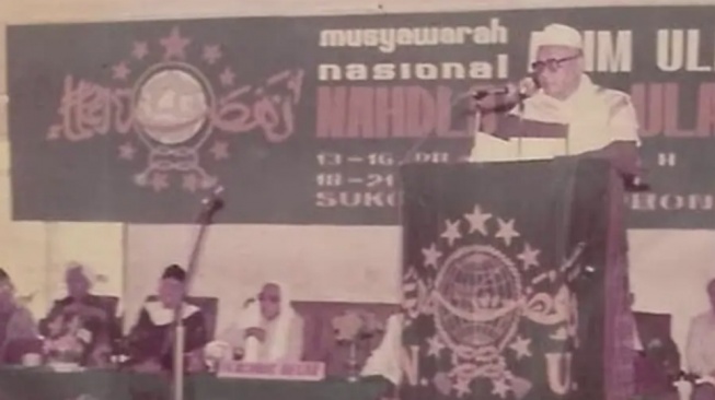 Munas NU di Situbondo 1983 membentuk komisi yang menyepakati Deklarasi Hubungan Islam dan Pancasila, kedudukan ulama, dan hubungan NU dengan politik serta meluruskan makna khittah NU 1926 [Generasi Muda Nusantara]