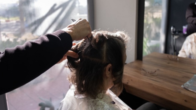 Berhenti Cari Aman: 9 Potongan Rambut Wajah Oval yang Bikin Penampilanmu Berubah Total