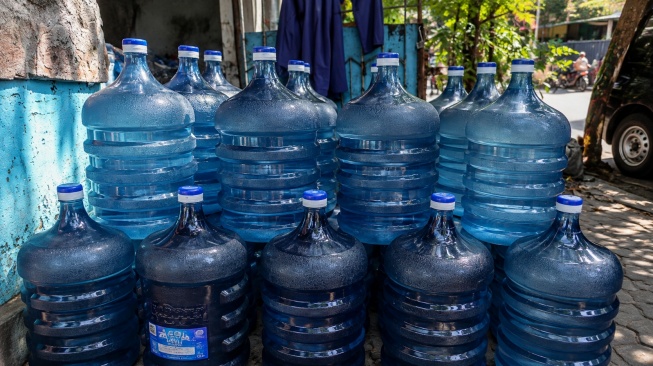 Pengetatan batas migrasi BPA mendorong perhatian lebih terhadap keamanan kemasan yang digunakan untuk produk air minum. (Dok. Istimewa)