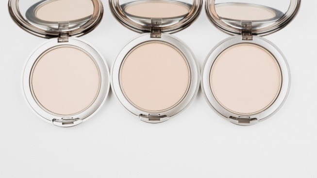 Pressed Powder Fungsinya untuk Apa? Ini 3 Rekomendasi yang Tahan Lama Sesuai Review
