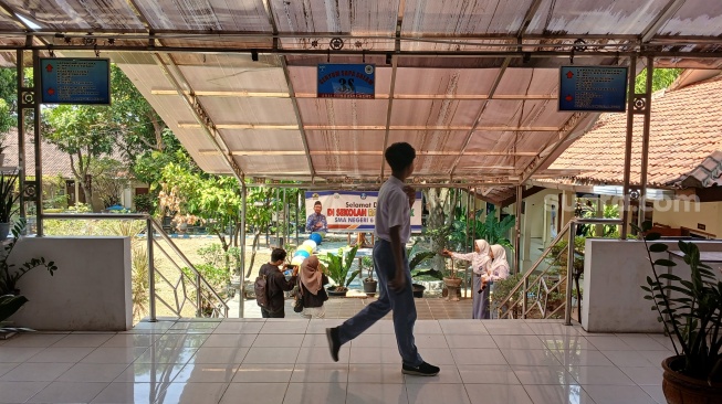 Ratusan Siswa SMAN 6 Solo Keracunan Massal, MBG di Almamater Jokowi Dihentikan!