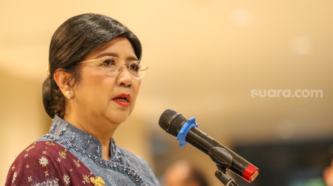 Gubernur Bank Indonesia (BI) Destry Damayanti saat konferensi pers usai dilantik di Mahkamah Agung (MA), Jakarta, Rabu (2/9/2026). [Suara.com/Alfian Winanto]