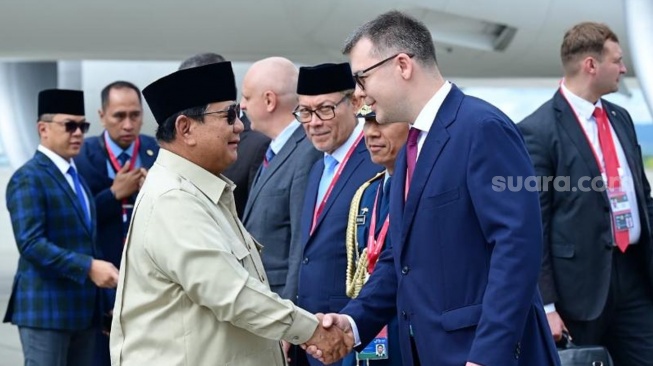 Presiden Prabowo Subianto tiba di Bandar Udara Internasional Vladivostok, Federasi Rusia, pada Rabu, 2 September 2026, pukul 10.45 waktu setempat (WS). (foto: BPMI Sekretariat Presiden)