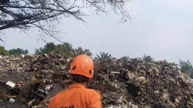 Bakar Sampah Picu Kebakaran Bengkel di Duren Sawit, Pelaku Diburu