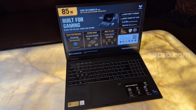 ASUS TUF Gaming 16 (FX610), Jakarra, Kamis (3/9/2026). [Suara.com/Dyrhia]