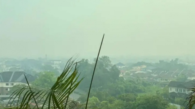 Warga Kuching Malaysia: Kami Tidak Bisa Lihat Apapun karena Asap Kebakaran Hutan Kalimantan