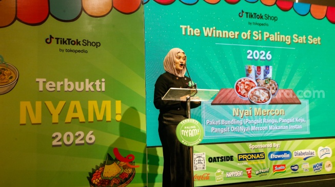 Pemenang kategori Makanan Praktis, Nyai Mercon memberikan pernyataan usai mendapatkan penghargaan NYAM Awards 2026 di Jakarta, Selasa (1/9/2026). [Suara.com/Alfian Winanto]