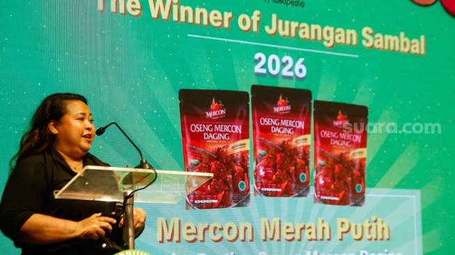 Pemenang kategori Juragan Sambal, Mercon Merah Putih memberikan pernyataan usai mendapatkan penghargaan NYAM Awards 2026 di Jakarta, Selasa (1/9/2026). [Suara.com/Alfian Winanto]