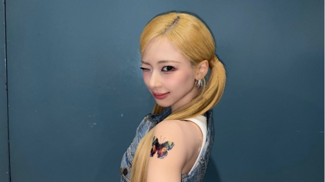 Bikin Penggemar Salfok, Apa Sih Benda Unik yang Menempel di Telinga Ruka BABYMONSTER?