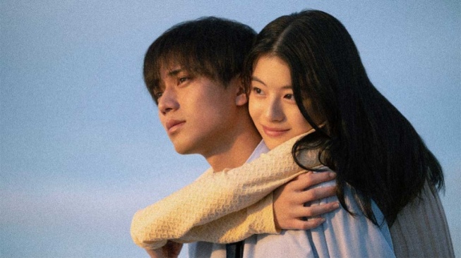 Review Film Drawing Closer: Kisah Romansa yang Berpacu dengan Waktu