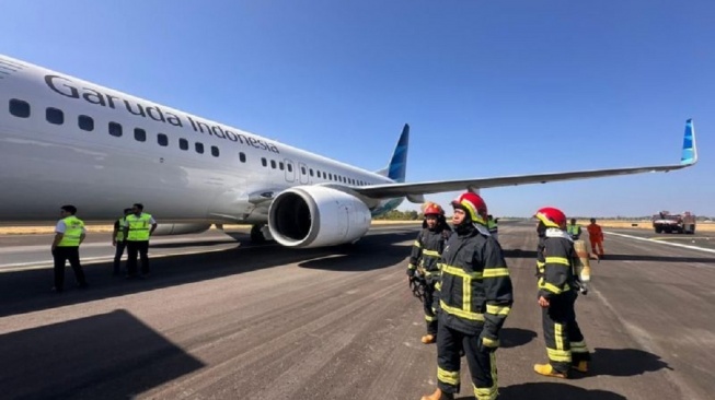 Ban Pecah Saat Terbang, Pesawat Garuda Jakarta-Makassar Mendarat Darurat di Sultan Hasanuddin