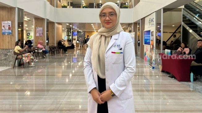 dr. Maya Munigar, Sp.JP(K).FIHA dalam acara diskusi media IHC RS Pusat Pertamina di Jakarta, Rabu (26/8/2026). (Suara.com/Dini Afrianti Efendi)