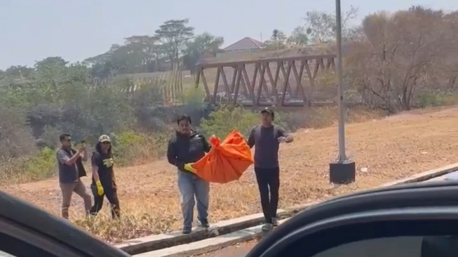 TKP penemuan kerangka di lereng Tol Jangli, Tembalang, Kota Semarang, Jumat (4/9/2026).