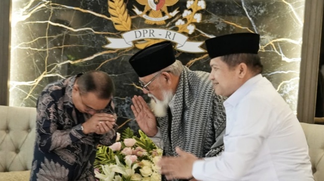 Bahas Masa Depan Aceh, Dasco Bertemu Ulama Kharismatik Waled Nu