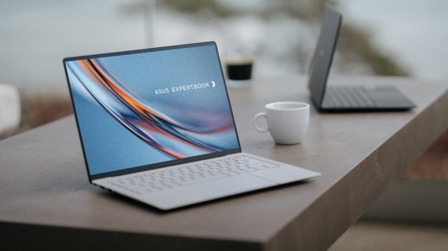 ASUS ExpertBook Ultra Diklaim Jadi Laptop Bisnis Flagship dengan AI 50 TOPS