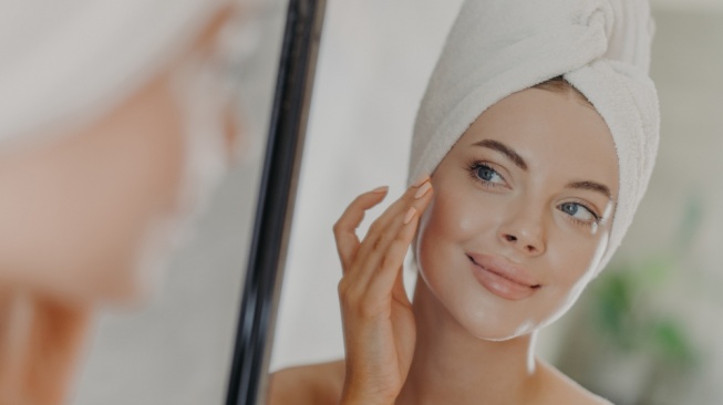 5 Rekomendasi Essence Ekstrak Beras untuk Wajah Halus, Lembap, dan Glowing
