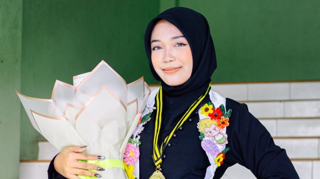 5 Rekomendasi Cushion Tahan Air untuk Acara Wisuda Outdoor sesuai Review