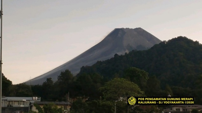 8 Kali Guguran Lava Meluncur 1,7 Km, Suplai Magma Merapi Masih Berlangsung