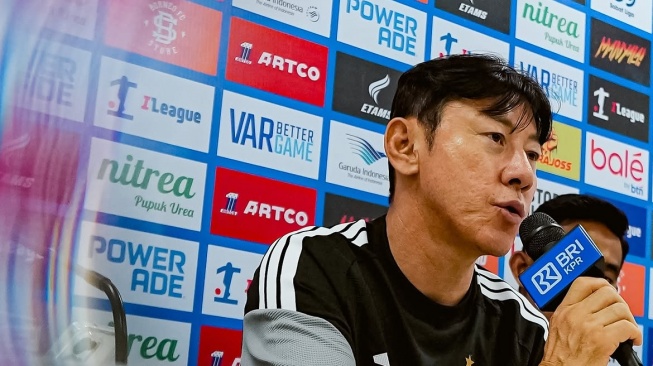 Shin Tae-yong mengaku tidak gugup menghadapi pertandingan perdana Persija Jakarta di BRI Super League 2026/2027. [Instagram Persija Jakarta]