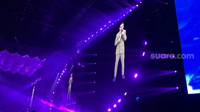 Carlo Saba di konser Kahitna