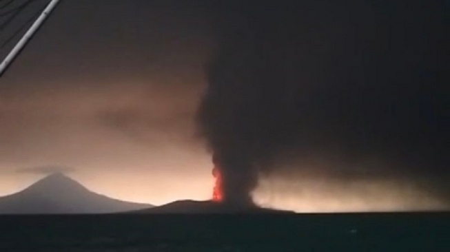 Mata Perih dan Napas Sesak, Warga Serang Terdampak Hujan Abu Gunung Anak Krakatau