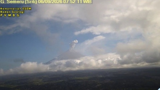 Semeru Erupsi Lagi Minggu Pagi, Semburkan Abu Vulkanik Setinggi 1.000 Meter ke Langit