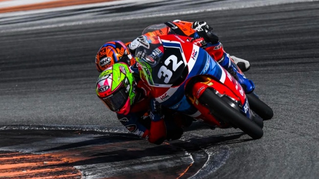Ngamuk di Race 2 Valencia, Kiandra Ramadhipa Tembus Batas dan Catat Waktu Tercepat di Moto3
