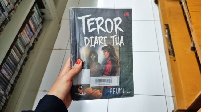 Mengurai Misteri Buku Catatan 1994 di Novel Teror Diari Tua
