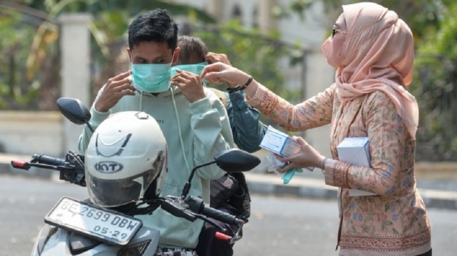Tip Dokter Lulusan Harvard Hadapi Abu Krakatau Agar Kulit Tak Iritasi