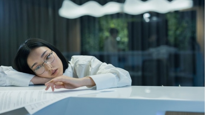 Burnout dan Tekanan Harus Selalu Kuat: Perempuan Juga Berhak Merasa Lelah
