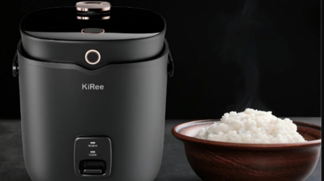 KiRee Mini Rice Cooker KNC-1225. [Shopee]