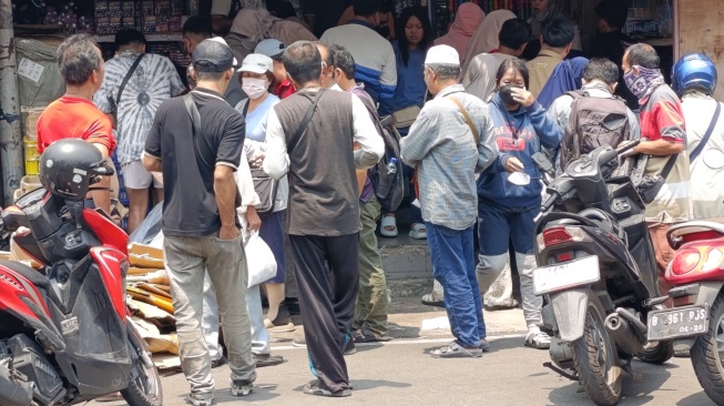Warga Serbu Pasar Asemka Cari Masker, Pedagang: Stok KF95 Kosong Sejak Kemarin!