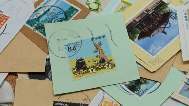 Snail Mail Club: Cara Gen Z Healing dari Kelelahan Layar dan Notifikasi