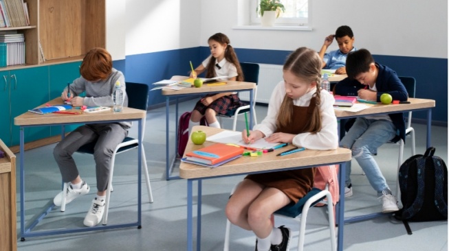 Shadow Education di Balik Antrean Bimbel: Benarkah Sekolah Kehilangan Peran?